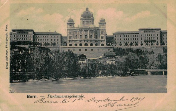 Bern, Parlamentsgebäude  Vorderseite