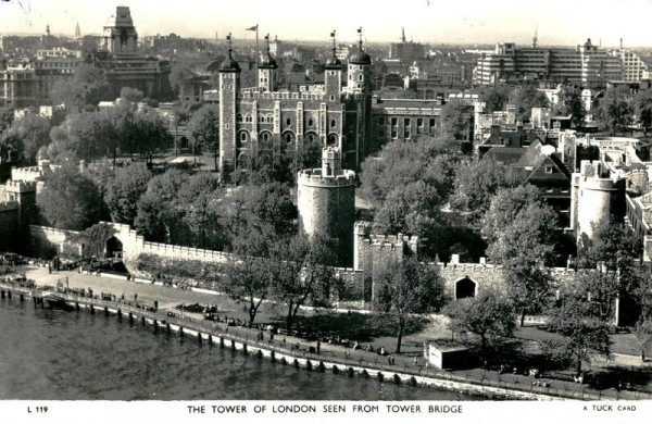 The Tower of London see from Tower Bridge Vorderseite