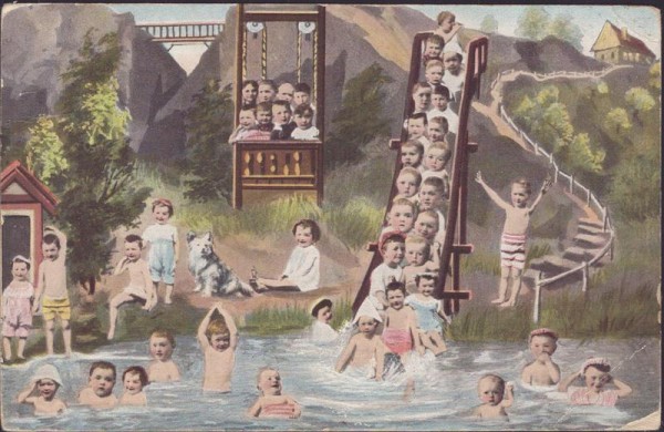Kinder beim Badespass Vorderseite