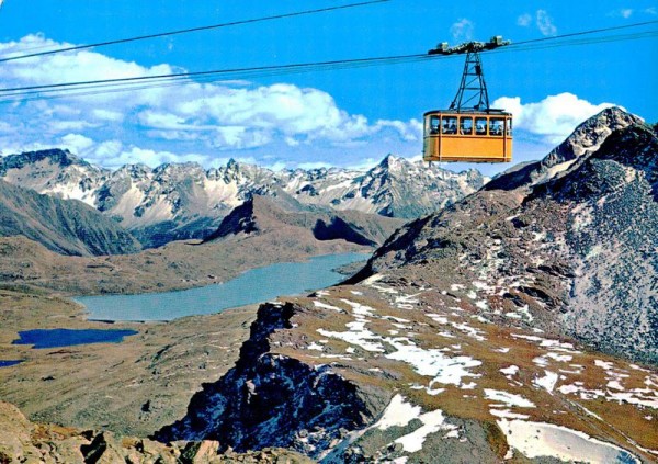 Luftseilbahn Diavolezza mit Berninaseen und Corno di Campo Vorderseite