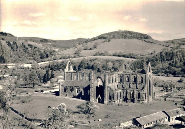 Tintern Abbey, Monmouth Vorderseite