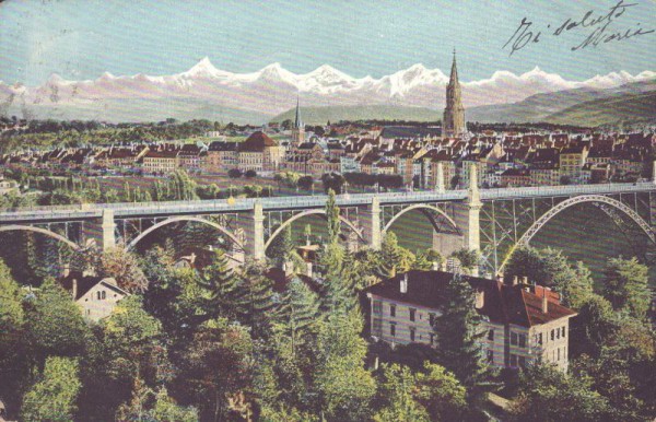 Blick auf die Stadt Bern und die Berner-Alpen