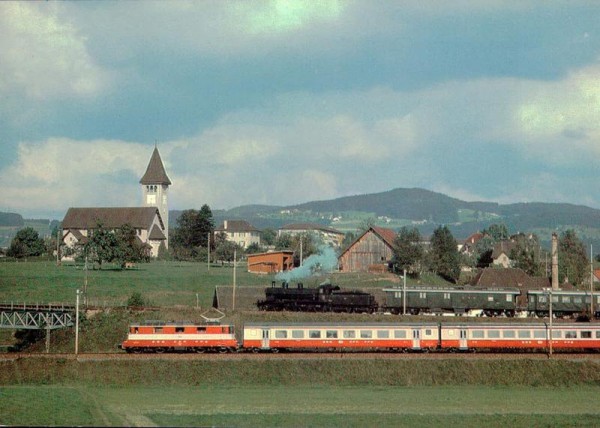 Dampfzug mit Lokomotive A 3/5 705  Vorderseite