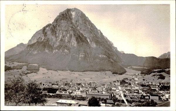 Glarus mit dem Vorderglärnisch Vorderseite