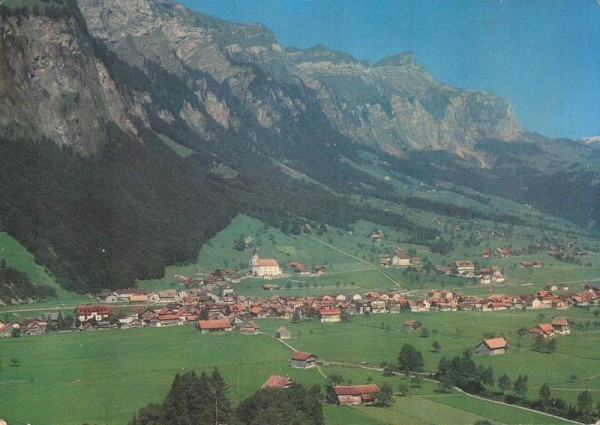 Muotathal gegen Heuberge und Pragel Vorderseite