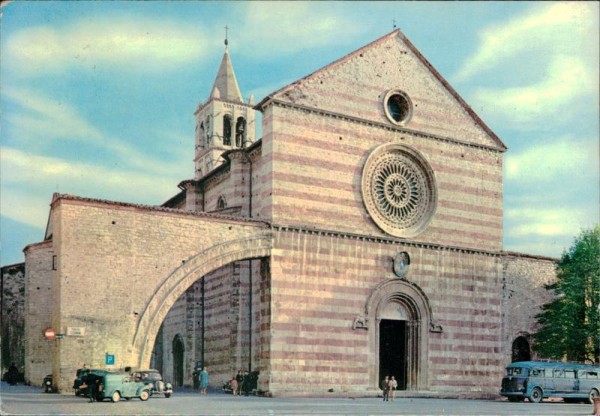 Basilika Santa Chiara (Assisi) Vorderseite