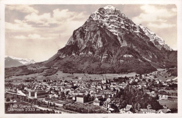 Glarus mit Glärnisch 2333m