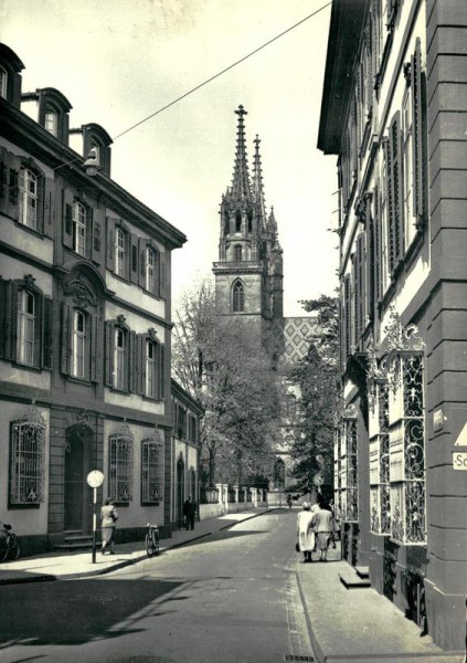 Basel, Rittergasse mit Münster Vorderseite