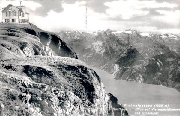 Frohnalpstockes Gasthaus mit Blick auf den Vierwaldstättersee und Urneralpen Vorderseite