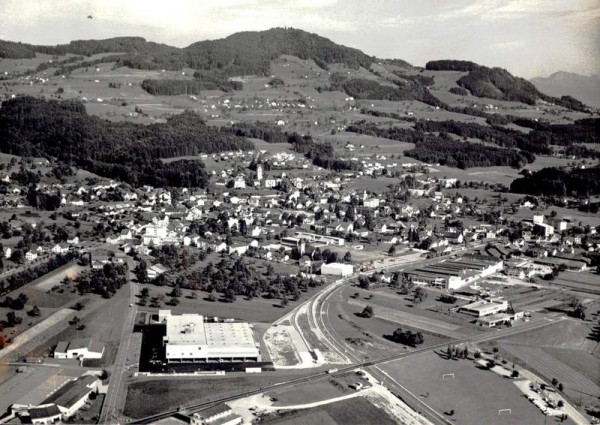 Hinwil ZH - Flugaufnahmen Vorderseite