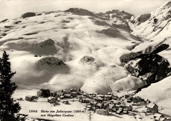 Bivio am Julierpass mit Skigebiet Cuolms Vorderseite