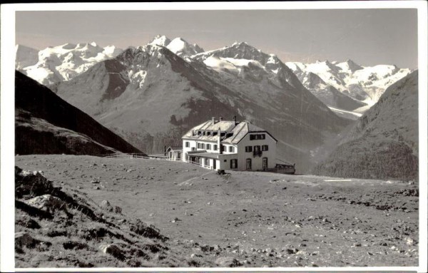 Hotel Muottas Kulm auf Berninagruppe Vorderseite