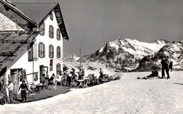 Hotel Männlichen mit Wetterhorn Vorderseite