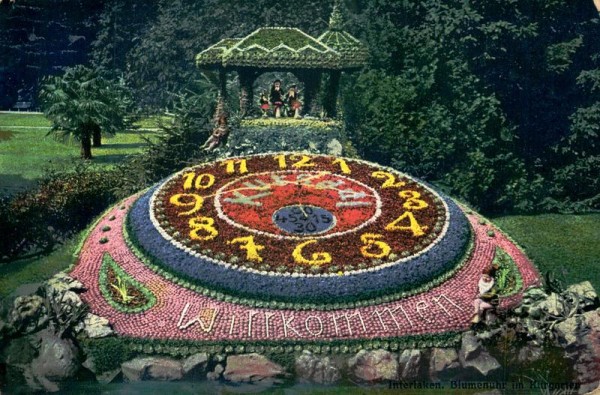 Interlaken, Blumenuhr im Kurgarten Vorderseite