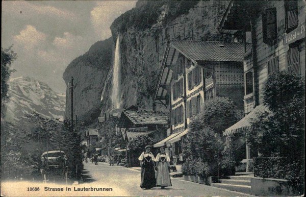 Strasse in Lauterbrunnen Vorderseite