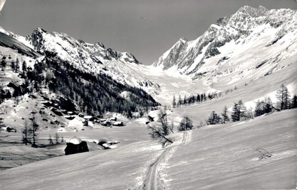 Bei Fafleralp im Lötschental. Lötschenlücke, Sattelhorn - Schienhorn (Schinhorn) Vorderseite