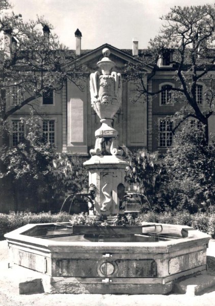 Brunnen Burgerspitalhof Vorderseite