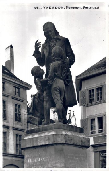 Yverdon - Monument Pestalozzi Vorderseite