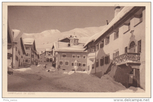 Zuoz mit Dorfplatz im Winter