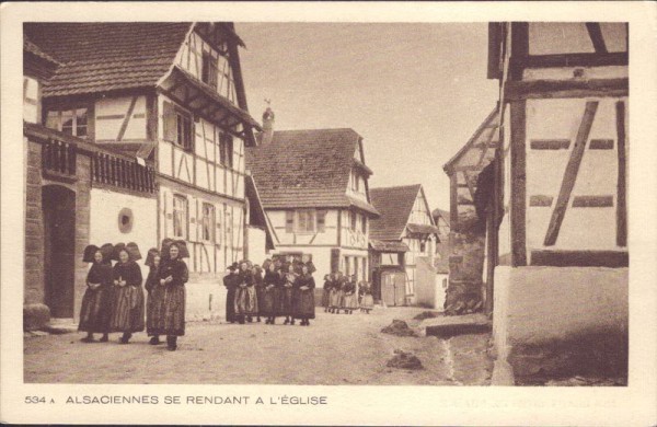 Alsaciennes se rendant à l'église