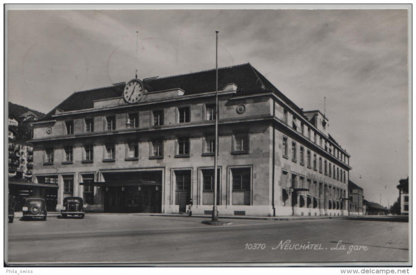 Neuchatel - Neuenburg - La gare mit Autos