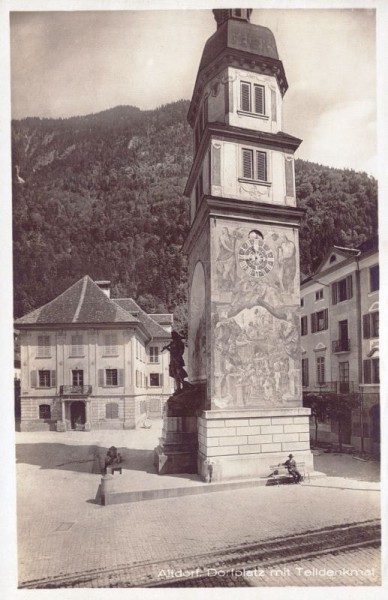 Altdorf. Dorfplatz mit Telldenkmal
