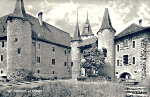 Colombier. Le Château. Vorderseite