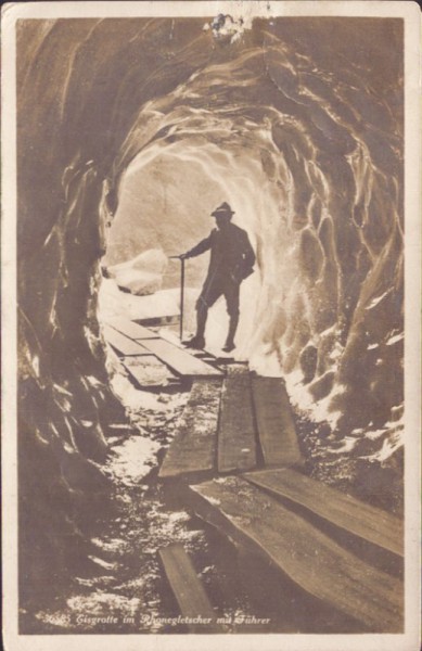 Eisgrotte im Rhonegletscher mit Führer