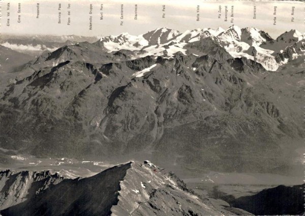 St. Moritz. Bergstation Luftseilbahn Piz Nair mit Berninagruppe Vorderseite