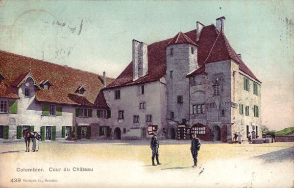 Colombier. Cour du Château