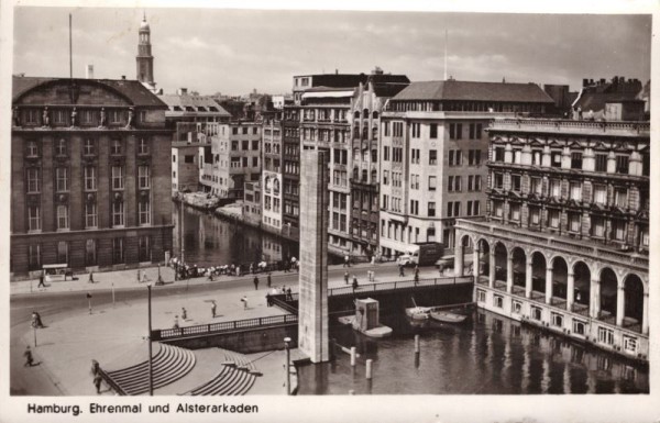 Hamburg (Ehrenmal und Alsterarkaden)