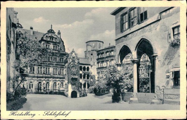 Heidelberg - Schlosshof Vorderseite