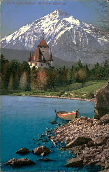 Spiez-Schloss mit Niesen (2366 m) Vorderseite
