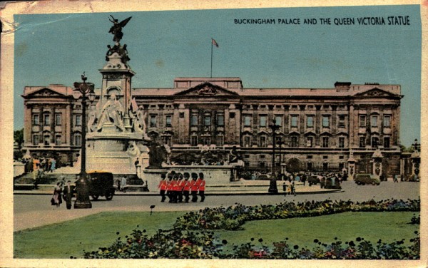 Buckingham Palace and the Queen Victoria Statue