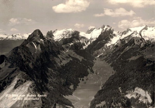 Blick vom Hoher Kasten auf die Säntiskette Vorderseite