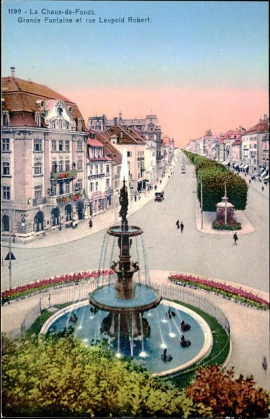 La Chaux-de-Fonds.  Grande Fontaine et rue Léopold Robert. Vorderseite