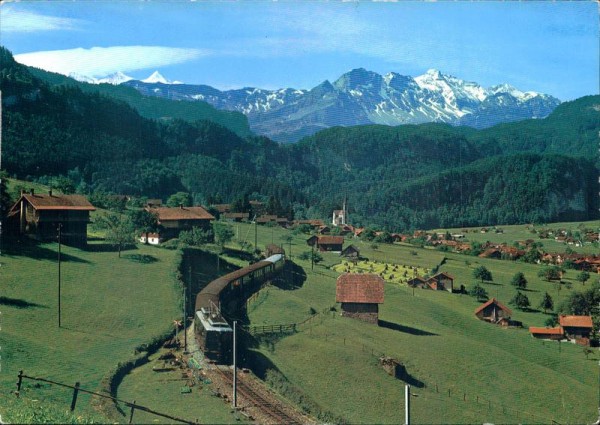 Kurort Lungern, Zentralschweiz mit Wetterhorngruppe Vorderseite