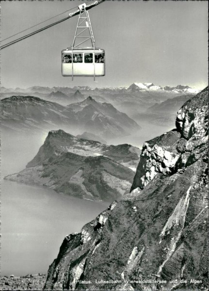 Pilatus. Luftseilbahn,Vierwaldstättersee und die Alpen Vorderseite