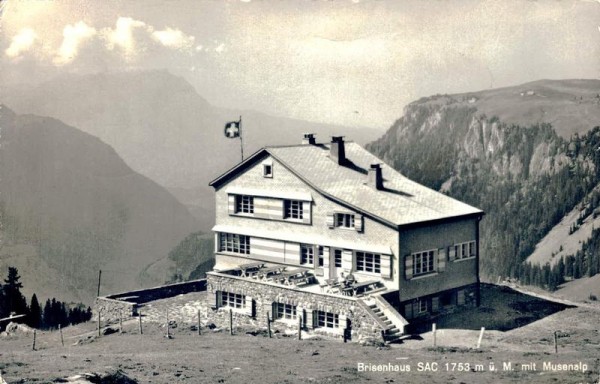 Brisenhaus mit Musenalp Vorderseite