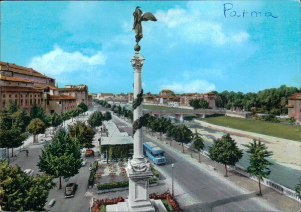 Siegesdenkmal und Gesamtansicht von Parma Vorderseite