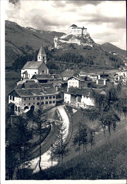 Fontana-Tarasp mit Schloss Vorderseite