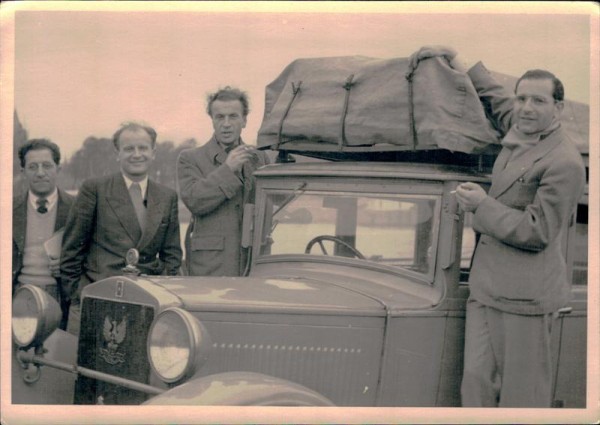 Gruppenbild und Auto Vorderseite