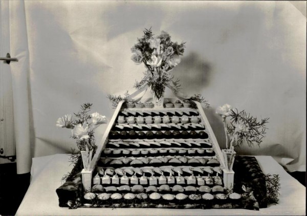 Freizeitausstellung im Hotel Hirschen 1949, Schmidhauser zeigt Petits foures glacés Vorderseite