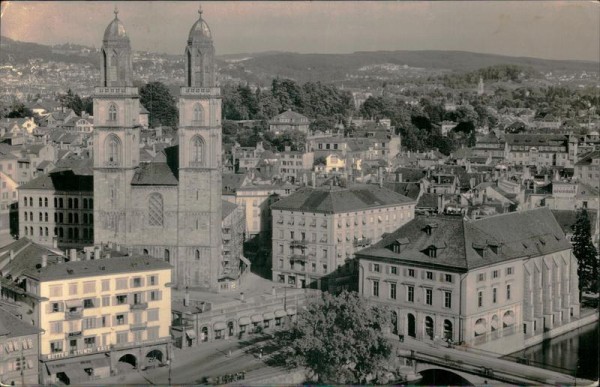 Zürich mit Grossmünster Vorderseite