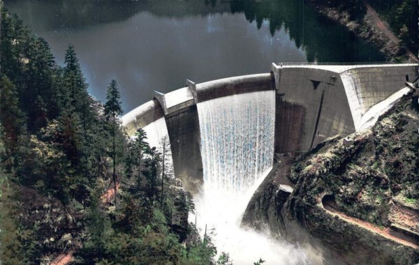 Barrage du Châtelot. La Chute. Hauteur 74m Vorderseite