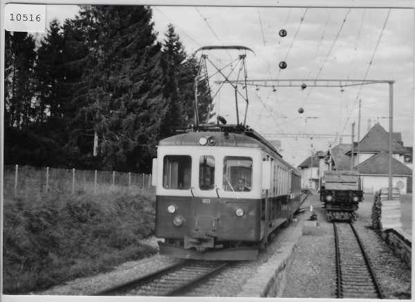 Train montant au depart des Breuleux 4.11.1979 - Bahnhof mit Bahn
