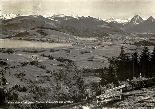 Blick vom Etzel gegen Sihlsee, Einsiedeln und Mythen Vorderseite