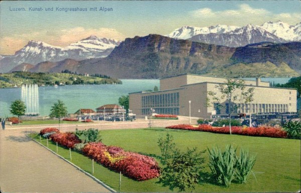 Luzern. Kunst- und Kongresshaus mit Alpen. Vorderseite
