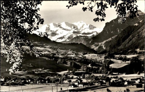 Blüemlisalp mit Reichenbach und Scharnachtal. Vorderseite
