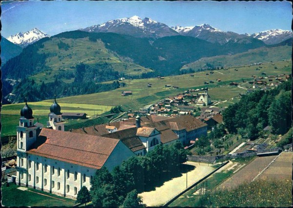 Disentis, Mustér mit Kloster, Piz Vallatscha und Piz Pazzola Vorderseite